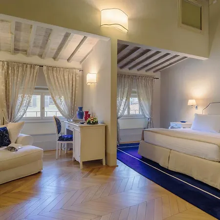 Alojamento de Acomodação e Pequeno-almoço Palazzo Della Stufa Residenza D'epoca 3*