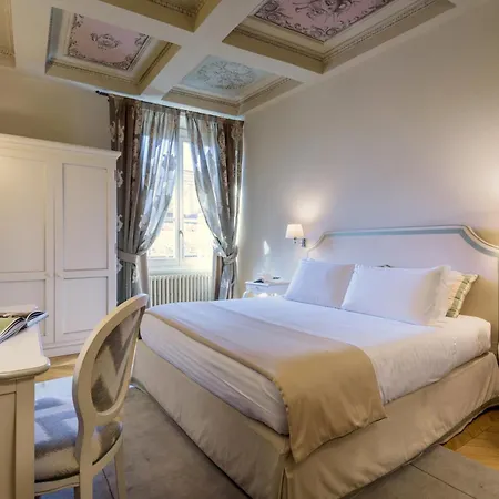 Alojamento de Acomodação e Pequeno-almoço Palazzo Della Stufa Residenza D'epoca 3*