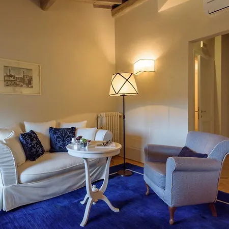 Palazzo Della Stufa Residenza D'epoca Alojamento de Acomodação e Pequeno-almoço Florença