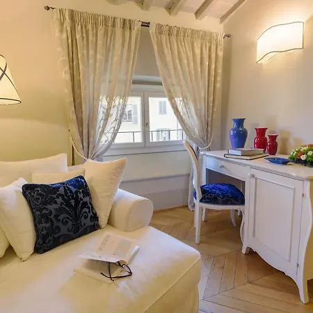 Palazzo Della Stufa Residenza D'epoca Alojamento de Acomodação e Pequeno-almoço 3*